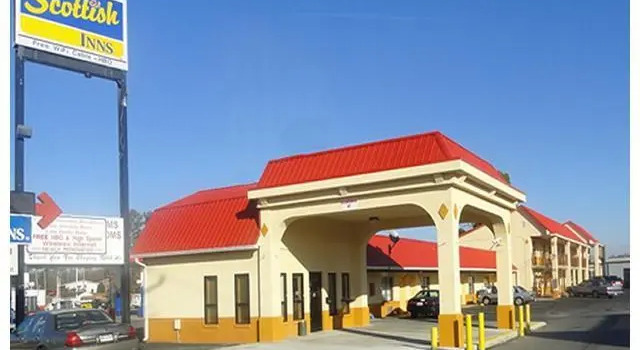 Кровать в общем номере Travelodge by Wyndham Calhoun South I-75
