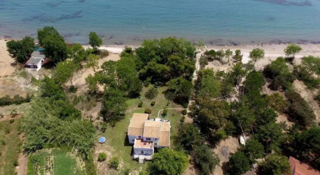 Villa Lefka Stunning Seaside Villa in Corfu with Private Gardens, Забронировать Вилла Отели периферии Ионических островов с парковкой, Парковка
