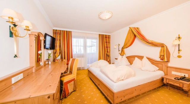 Люкс с балконом Hotel Salzburger Hof Zauchensee