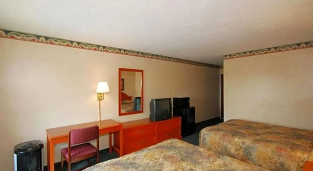 Четырёхместный номер Standard Beaver Dam Inn