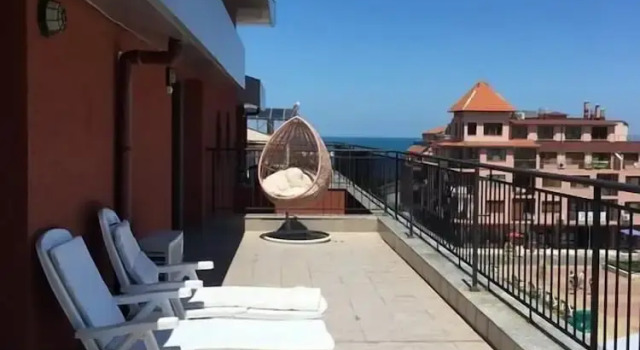 Апартаменты c 1 комнатой с балконом и с видом на море Red Hotel - Lozenetz