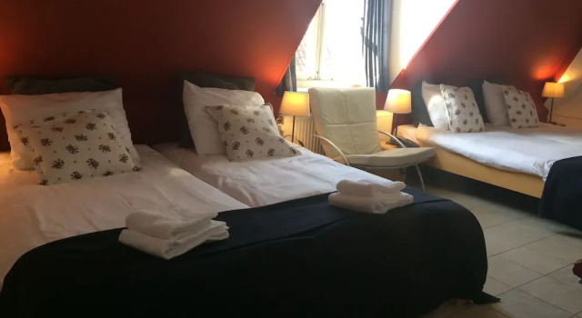 Четырёхместный номер Superior Hotel de Tabaksplant