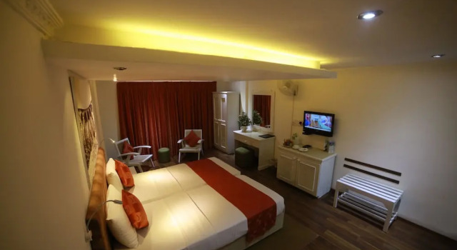 Трёхместный номер Deluxe с балконом Orient Hotel
