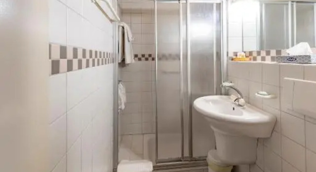 Полулюкс Hotel und Restaurant Chäseren