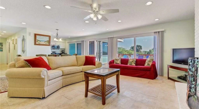 Ocean Paradise, 3 Bedrooms, Sleeps 10, Ocean Front, Wi-Fi, Rezerwuj Hotel Hotele w Saint Augustine Area z parkingiem, Parking