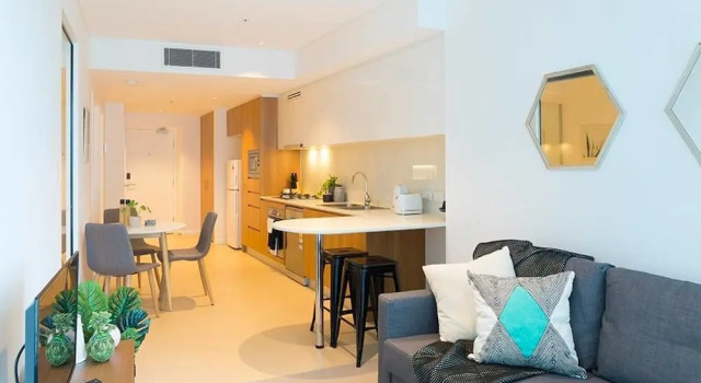 Compact Brisbane Pad With 2 Bedrooms, Забронировать Отель Брисбен Brisbane Region, рядом с Паромный терминал South Bank