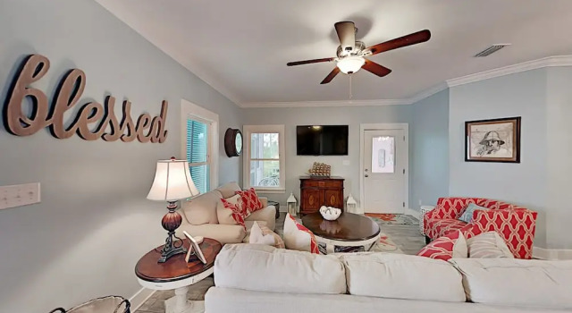 Stylish Beach W/ 2 Pools & Screened Deck 3 Bedroom Cottage, Varaa Lomakoti Huvilat kohteessa Alabama, Villa