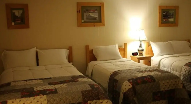 Трёхместный семейный номер Standard Holiday Motel