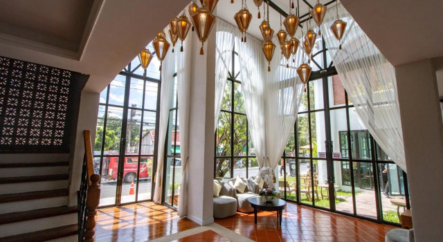 Четырёхместный семейный люкс Lanna Oriental Hotel