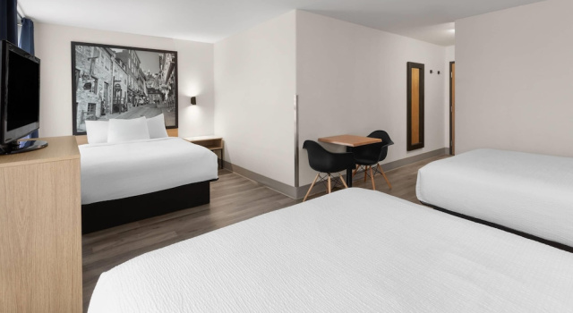 Шестиместный номер Standard Super 8 by Wyndham Quebec City