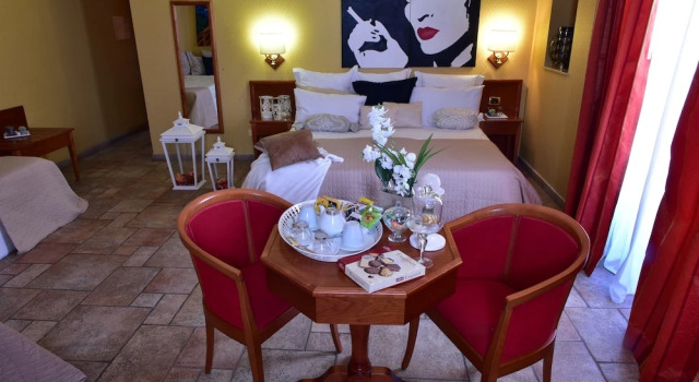 Четырёхместный номер Standard с балконом Home De Curtis