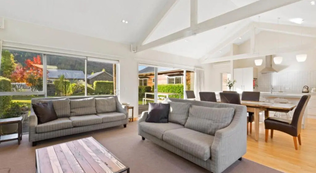 Cottage Coronet Views
