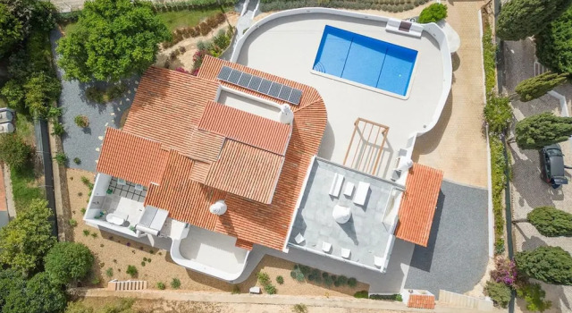 Вилла Lavanda Magnificent Five Bedroom Villa in Carvoe