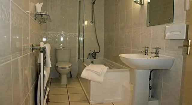 Трёхместный номер Standard Royal Clifton Hotel
