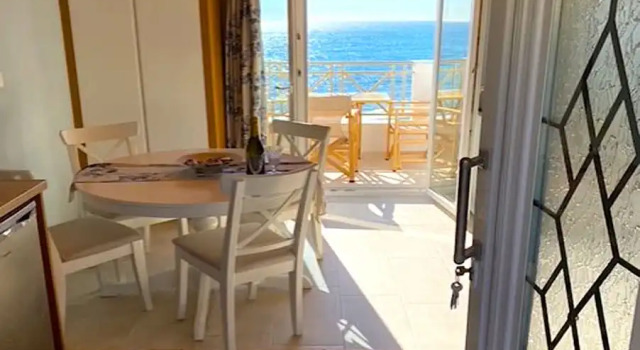 Апартаменты c 1 комнатой с балконом Beachfront Loft Apartment - Agios Gordios Corfu