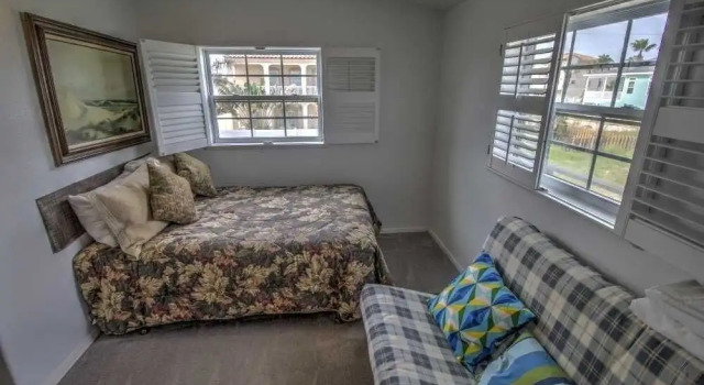 The 12th Month House 3 Bedroom Home by RedAwning, Rezerwuj Hotel Hotele w Padre Island z parkingiem, Parking