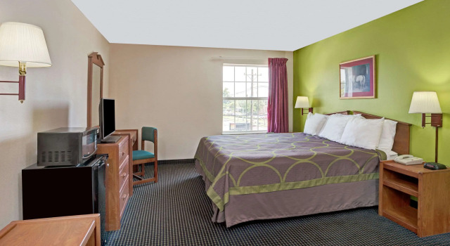 Super 8 by Wyndham Louisville/Expo Center