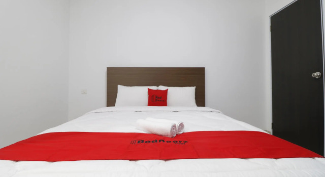 Номер Standard RedDoorz Plus near Kepri Mall