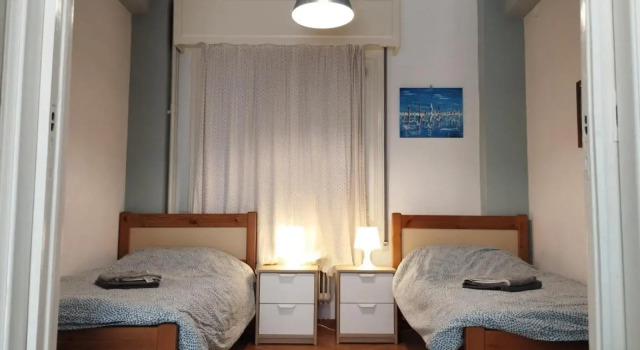 Colorful apartment 5 minutes walk from Acropolis