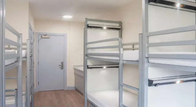 Кровать в общем номере Wild Atlantic Hostel
