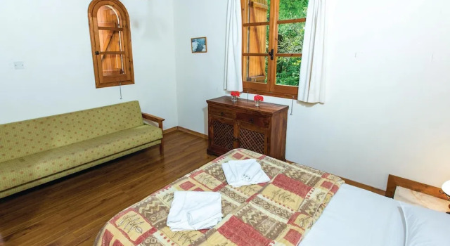 Beautiful Home in Miliou Paphos With 3 Bedrooms, Outdoor Swimming Pool and Swimming Pool