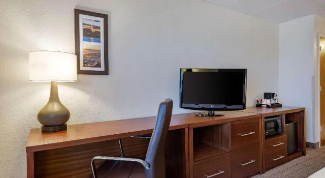 Шестиместный номер Standard Comfort Inn Kissimmee-Lake Buena Vista South