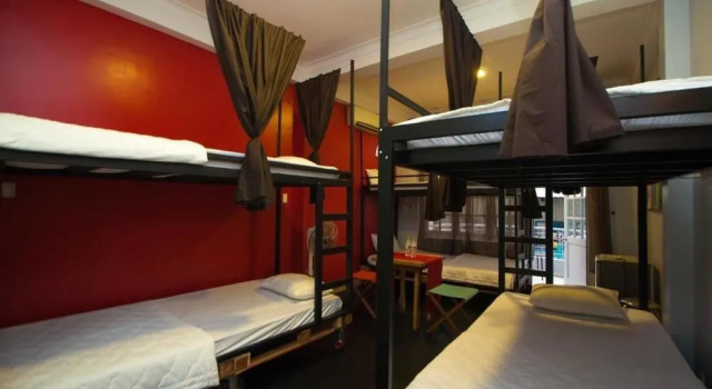 Full Moon - Hostel