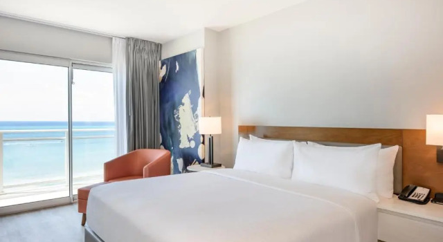 Двухместный люкс c 1 комнатой с видом на океан Embassy Suites By Hilton Aruba Beach Resort