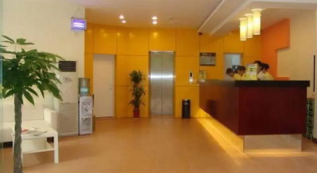 Yugan Fengya | Modern Citty Audio-Visual Chain Hotel (Tianhong Shopping Center), Rezervovat Hotel Yugan Čína