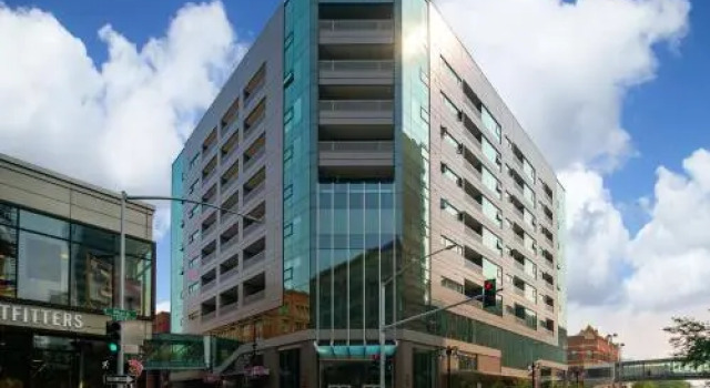 Stay Alfred  at M Apartments, Забронировать Апартаменты/квартира Спокан Spokane Metropolitan Area, рядом с Собор Богоматери Лурдской