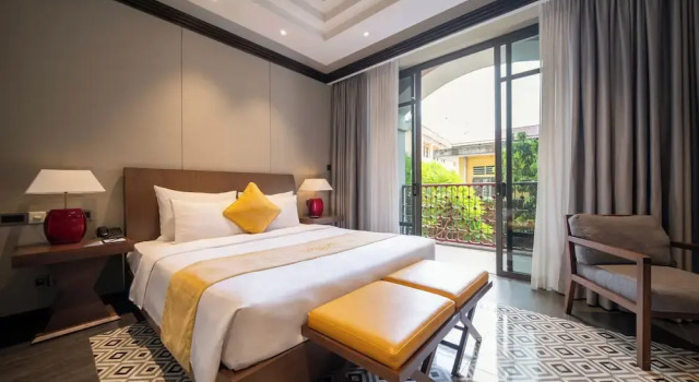 Двухместный номер Premium с балконом Senna Hue Hotel