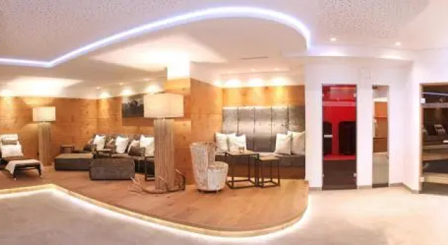 Almhof Alpin Appartments & Spa, Забронировать Курортный отель Динтен-ам-Хохкёниг High King Mountain, рядом с Горнолыжный подъемник Бюргльальм