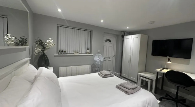 Beautiful 1-bed Modern Luxury Apartment in Luton, Varaa Huoneisto Asunnot kohteessa Merseyside, Huoneisto