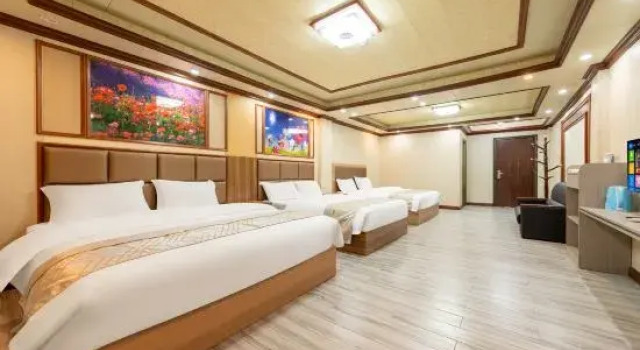 Люкс Xijiang Qianhu Miao Village Xinlongsheng Hotel (West Gate Tourist Service Center)