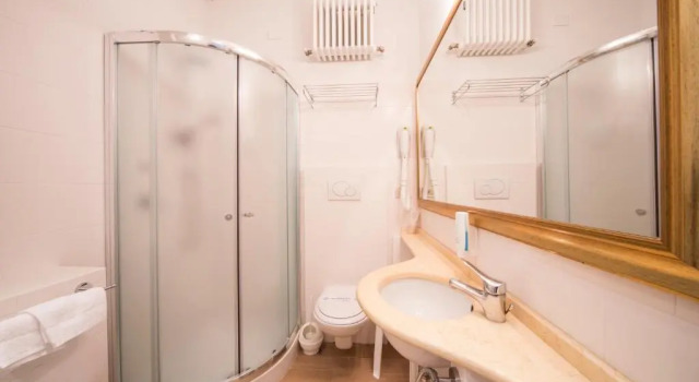 Двухместный номер Standard с балконом Hotel Alexander