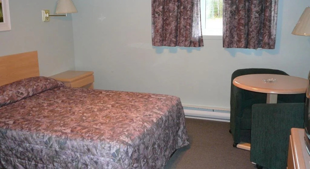 Hotel - Motel Restaurant Coronet, Rezerwuj Motel Hotele w Manicouagan z parkingiem, Parking