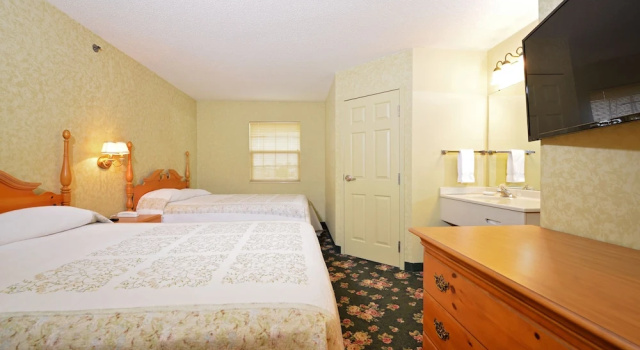 Номер Deluxe OurGuest Inn & Suites Downtown Port Clinton