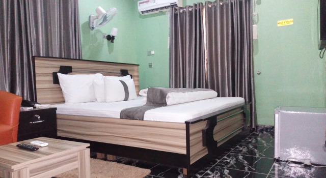 Mountain Top Lodge, Buchen Sie Ferienhaus Villen in Lagos, Villa