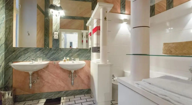 Generous Apartment Opera, Забронировать Апартаменты/квартира Вена Австрия, рядом с Выставочный и конгресс-центр Hofburg Vienna