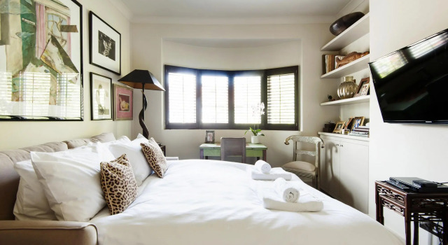 Exquisite East Acton Home Close to Shepherds Bush by Underthedoormat