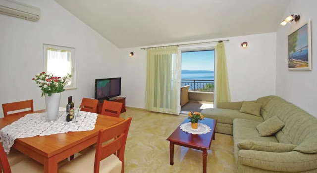 Amazing Home in Tucepi With Wifi and 4 Bedrooms, Rezerwuj Hotel Hotele w Split-Dalmatia County z parkingiem, Parking