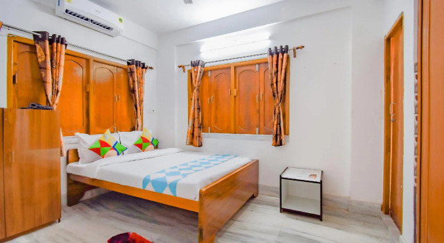 Oyo 46453 Eco Palace, Prenota Hotel New Town West Bengal