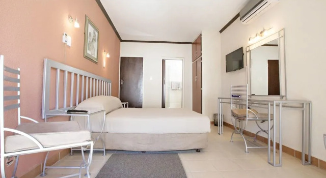 Col-John Hotel, Забронировать Отель Отели Полокване 3 звезды, рядом с Polokwane Golf Club, 3*