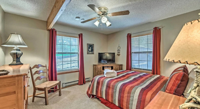 Коттедж с 3 комнатами Cozy Ruidoso Cabin w/ Private Hot Tub & Large Deck