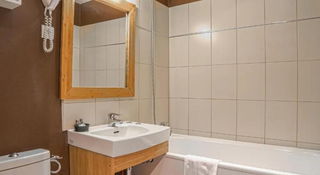 Номер Standard Hôtel-Spa-Piscine Le Petit Castel Beuzeville-Honfleur