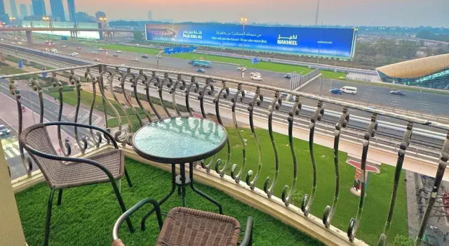 Кровать в общем номере (мужской номер) с балконом и с видом на город Happy Hostel Dubai