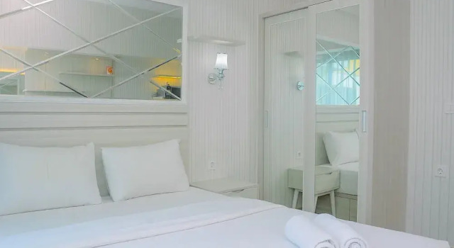 Camera Standard Best Studio with Pool View Springlake Summarecon Apartment