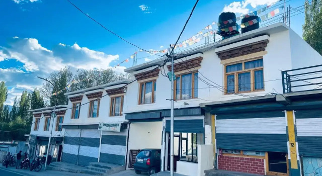 Semnet Guest House, Забронировать Гостевой дом Отели Джамму и Кашмира с парковкой, Парковка