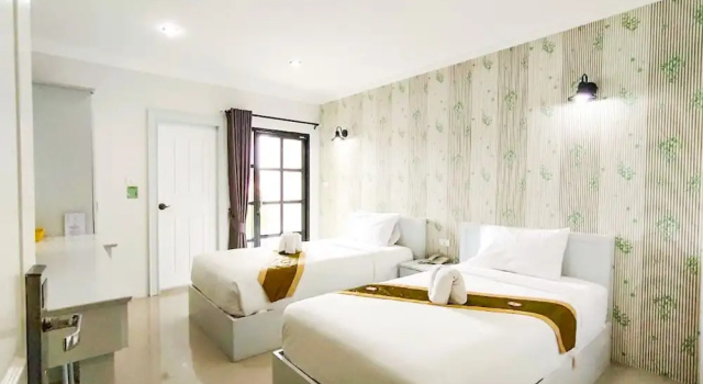 Двухместный номер Deluxe с балконом Ploy's Pearl Hotel