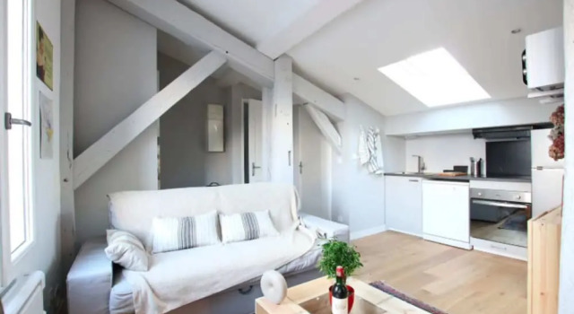Comfy Attic Apartment Near Grand Théâtre, Забронировать Апартаменты/квартира Апартаменты Бордо, рядом с Церковь Нотр-Дам, Апартаменты/квартира